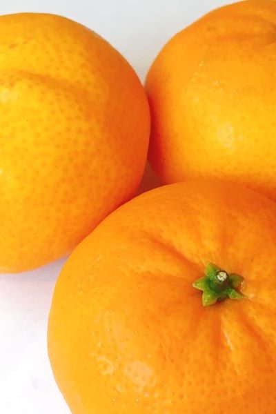 Citrus fruit is a low calorie treat as part of a healthy diet